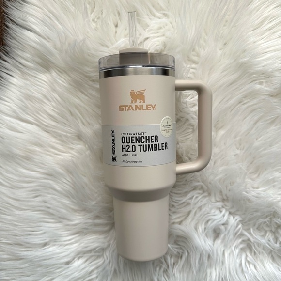 Stanley x Magnolia Best Beige 40oz H2.0 Flowstate Quencher Tumbler - Picture 1 of 5